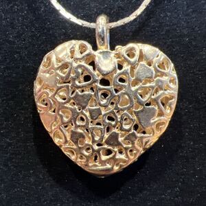 Vintage Heart Pendant Necklace Romantic Gold-tone Detailed Long Chain Retro